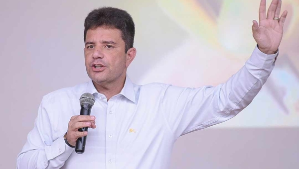 Gladson anuncia reajuste de diárias de servidores após nove anos sem correção